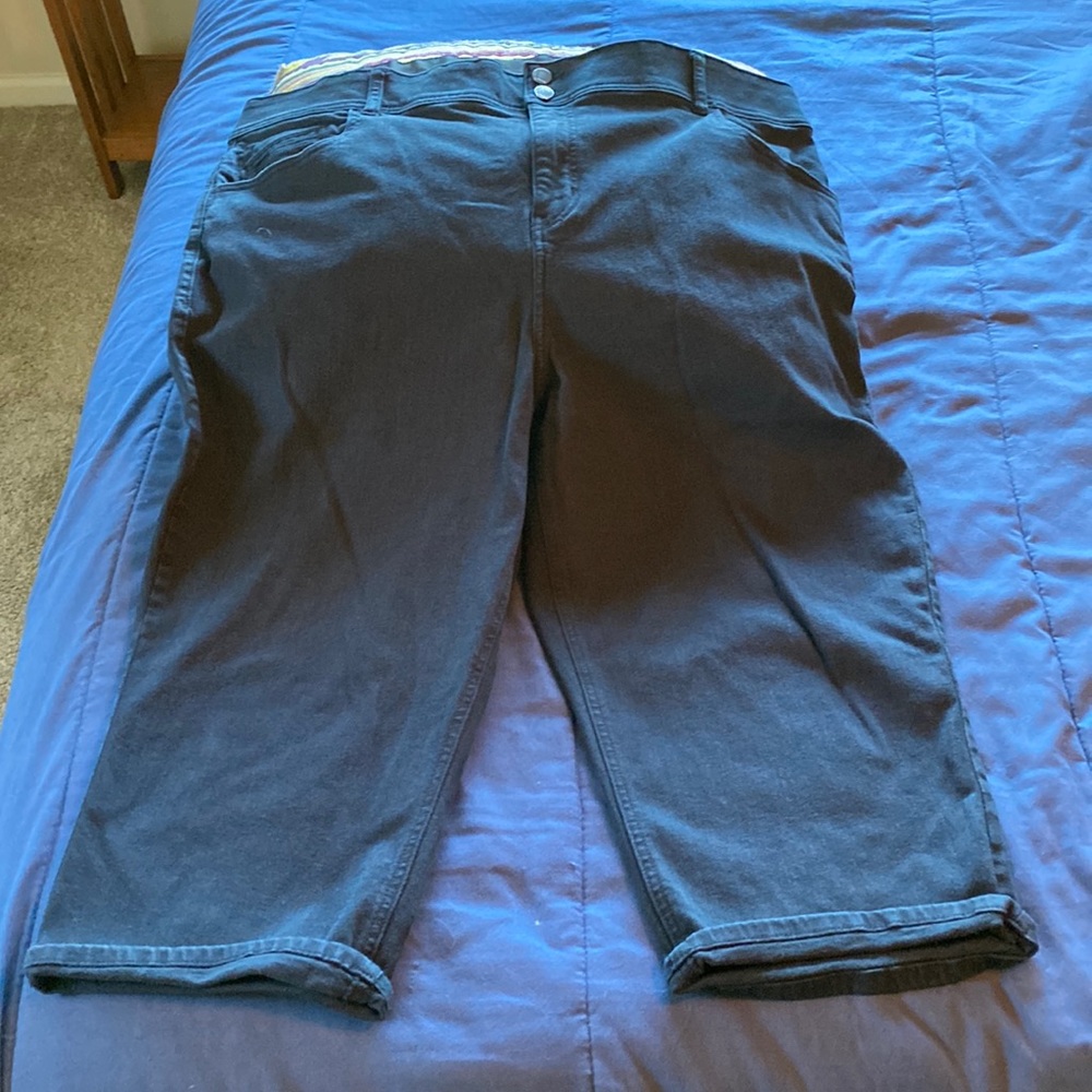 Black denim Genius Fit Tighter Tummy Technology Capri
